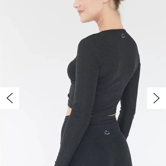 Beyond Yoga Scrunch It Up Cropped Ruched Long Sleeve Shirt Charcoal Gray Sz L - Picture 8 of 9